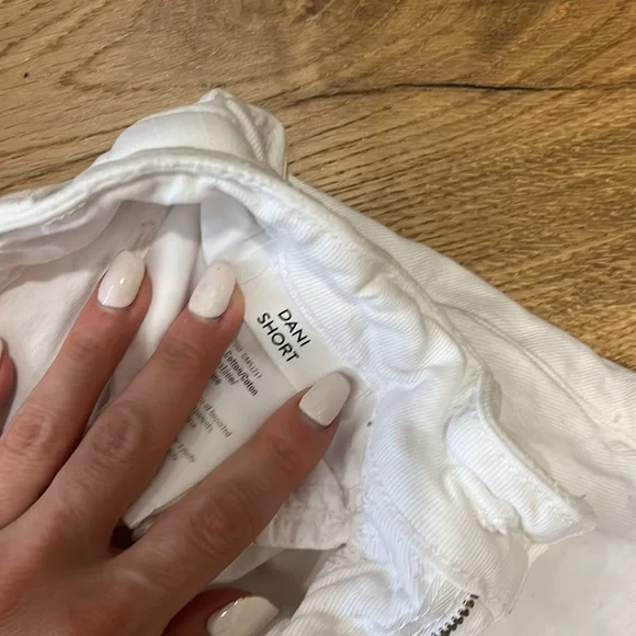 PAIGE Dani Denim Jean shorts - Picture 5 of 6